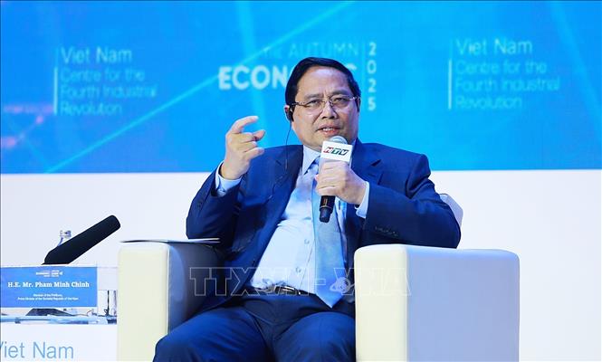 Thủ tướng Phạm Minh Chính tham dự đối thoại với ông Stephan Mergenthaler, Giám đốc điều hành Diễn đàn Kinh tế thế giới (WEF) với chủ đề “Khoa học, công nghệ định hình Việt Nam trong kỷ nguyên vươn mình”. Ảnh: Dương Giang-TTXVN
