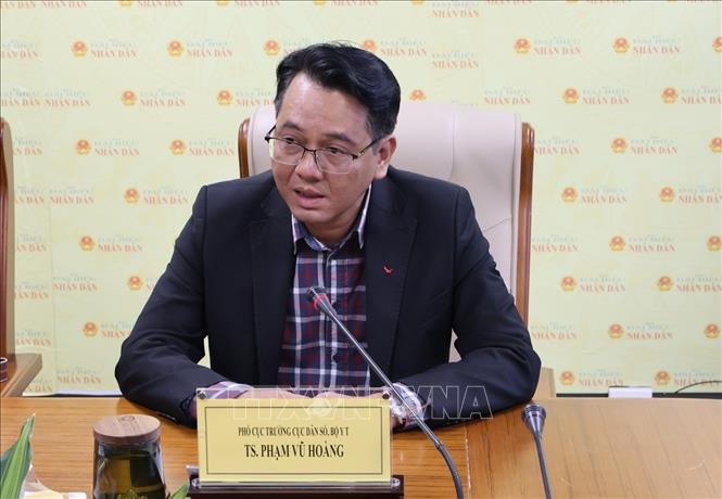 Tiến sĩ Phạm Vũ Hoàng, Phó Cục trưởng Cục Dân số (Bộ Y tế) phát biểu tại chương trình. Ảnh: Hạnh Quyên-TTXVN