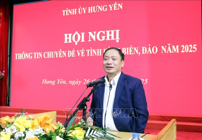 Phó Bí thư Tỉnh ủy, Chủ tịch HĐND tỉnh Hưng Yên Trần Quốc Văn phát biểu tại hội nghị. Ảnh: Nguyễn Công Hải - TTXVN
