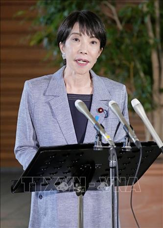 Thủ tướng Nhật Bản Sanae Takaichi phát biểu với báo giới tại Tokyo ngày 25/11/2025. Ảnh: Kyodo/TTXVN 