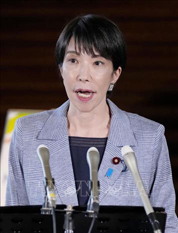 Thủ tướng Nhật Bản Sanae Takaichi phát biểu với báo giới tại Tokyo ngày 25/11/2025. Ảnh: Kyodo/TTXVN 