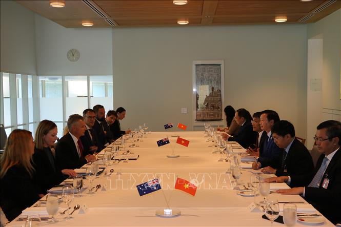 Toàn cảnh cuộc gặp của Phó Thủ tướng Trần Hồng Hà và đoàn đại biểu Việt Nam với Đồng Bộ trưởng Ngoại giao Australia Matt Thistlethwaite. Ảnh: Thanh Tú – PV TTXVN tại Australia