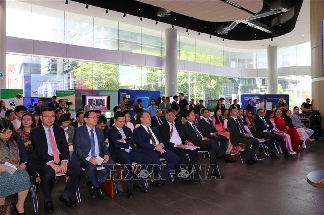 Ảnh 22: Phó Thủ tướng Trần Hồng Hà tham dự Diễn đàn Đối thoại Khoa học và Công nghệ và lễ ra mắt chính thức phần mềm dạy tiếng Việt VietNEST. Ảnh: Văn Linh – PV TTXVN tại Australia