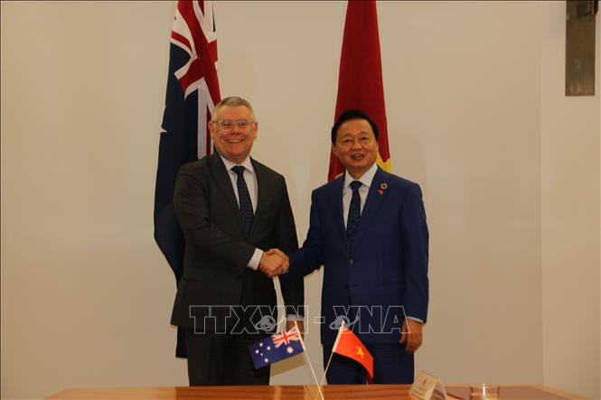 Phó Thủ tướng Trần Hồng Hà và Bộ trưởng Môi trường và Nguồn nước Murray Watt. Ảnh: Thanh Tú – PV TTXVN tại Australia