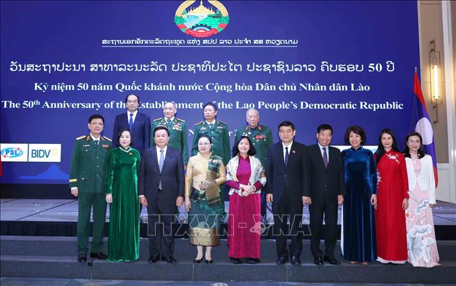 Đại biểu chụp ảnh chung tại chiêu đãi.  Ảnh: Phương Hoa - TTXVN