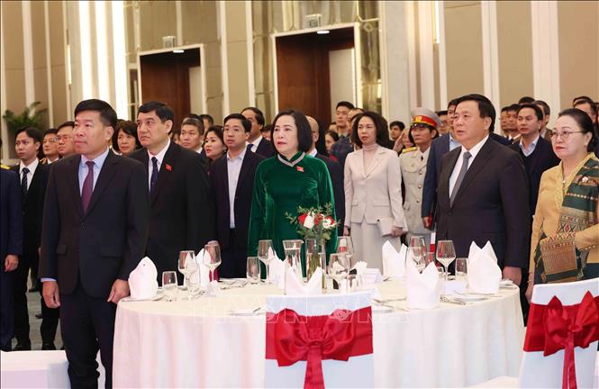 Đại biểu tham dự chiêu đãi. Ảnh: Phương Hoa - TTXVN