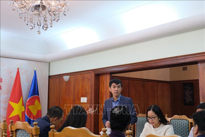 Đại sứ Hoàng Sỹ Cường nhấn mạnh tinh thần “lá lành đùm lá rách”, “thương người như thể thương thân”, truyền thống quý báu của người dân Việt Nam. Ảnh: Hồng Minh - p/v TTXVN tại Pretoria, Nam Phi