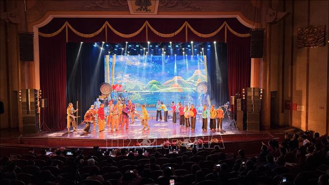 Trình diễn nghệ thuật tại Lễ Bế mạc. Ảnh: Ngọc Bích – TTXVVN