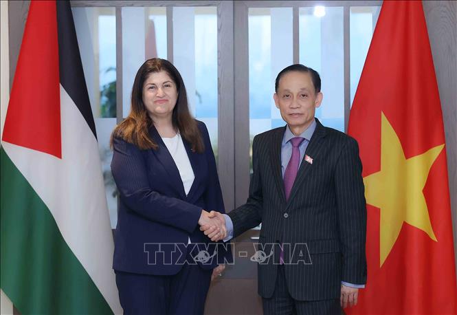  Minister of Foreign Affairs Le Hoai Trung and Palestinian Minister of Foreign Affairs and Expatriates Varsen Aghabekian Shahin, VNA Photo: An Đăng 