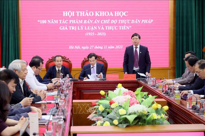 PGS, TS Lý Việt Quang, Viện trưởng Viện Hồ Chí Minh và các lãnh tụ của Đảng phát biểu tại hội thảo. Ảnh: An Đăng - TTXVN