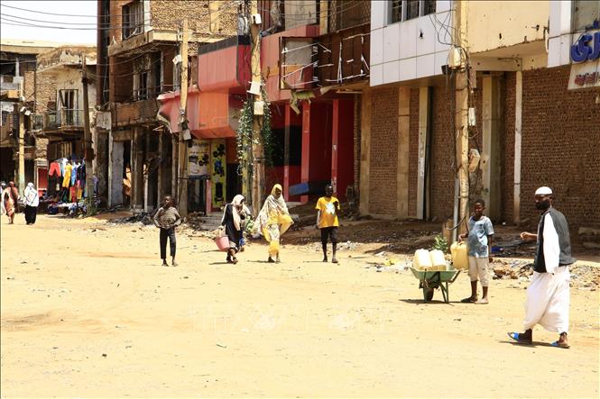 Người dân tại thành phố Omdurman, Sudan. Ảnh: THX/TTXVN