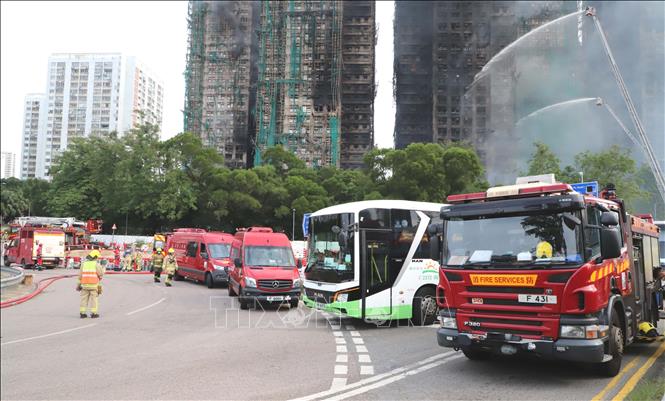 Cơ quan chức năng sở tại vẫn đang nỗ lực làm công tác cứu hộ. Ảnh: Xuân Vịnh - PV TTXVN tại Hong Kong (Trung Quốc)