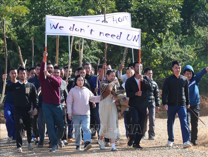 Đám đông biểu bình cáo buộc nhân viên Liên hợp quốc xâm hại tình dục. Ảnh: Trọng Đức - TTXVN