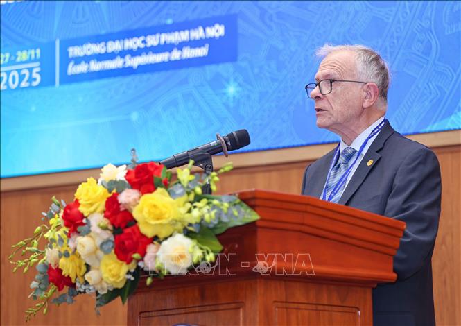 GS. Michel Espagne - Trường Đại học Sư phạm Cao cấp Paris (ENS), Giám đốc nghiên cứu - Trung tâm Nghiên cứu Khoa học Quốc gia Pháp (CNRS), Điều phối chính hợp tác tổ chức hội thảo phát biểu. Ảnh: Thanh Tùng - TTXVN