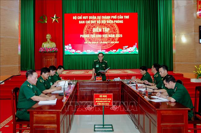Ban chỉ huy Bộ đội biên phòng thành phố Cần Thơ họp ra nghị quyết lãnh đạo thực hiện nhiệm vụ của đề mục diễn tập. Ảnh: Trung Kiên - TTXVN