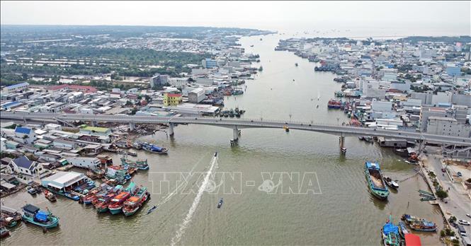 Cửa biển Sông Đốc, một trong những cửa biến lớn nhất của khu vực Đồng bằng sông Cửu Long. Ảnh: Huỳnh Anh - TTXVN