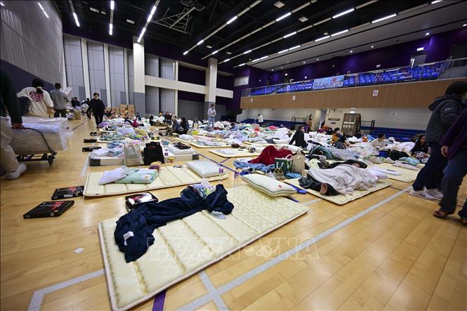 Điểm sơ tán tạm thời cho người dân khu chung cư ở quận Tai Po, Hong Kong (Trung Quốc) sau vụ hỏa hoạn. Ảnh: THX/TTXVN