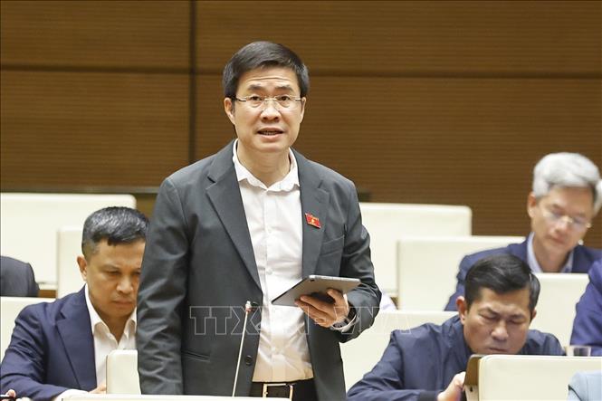 Đại biểu Quốc hội tỉnh Nghệ An Hoàng Minh Hiếu phát biểu. Ảnh: Doãn Tấn - TTXVN