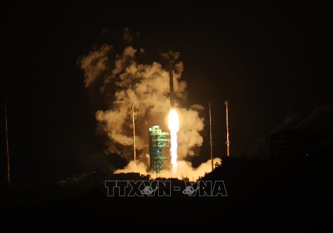 Tên lửa vũ trụ Nuri được phóng từ Trung tâm vũ trụ Naro ở Goheung, Hàn Quốc ngày 27/11/2025. Ảnh: Yonhap/TTXVN