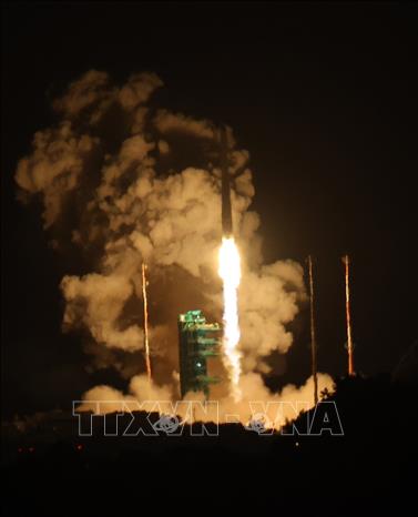 Tên lửa vũ trụ Nuri được phóng từ Trung tâm vũ trụ Naro ở Goheung, Hàn Quốc ngày 27/11/2025. Ảnh: Yonhap/TTXVN