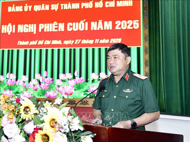 Thiếu tướng Lê Xuân Thế, Phó Bí thư Đảng ủy, Tư lệnh Quân khu 7 phát biểu tại Hội nghị. Ảnh: Xuân Khu-TTXVN