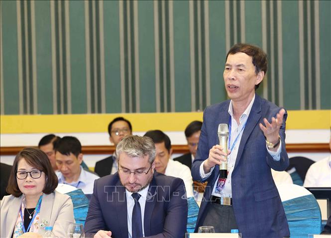 TS. Võ Trí Thành, Viện trưởng Viện Nghiên cứu Chiến lược Thương hiệu và Cạnh tranh trình bày tham luận tại hội thảo. Ảnh: Phương Hoa – TTXVN