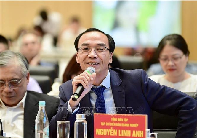 Tổng Biên tập Tạp chí Diễn đàn doanh nghiệp Nguyễn Linh Anh phát biểu. Ảnh: Minh Huệ-TTXVN