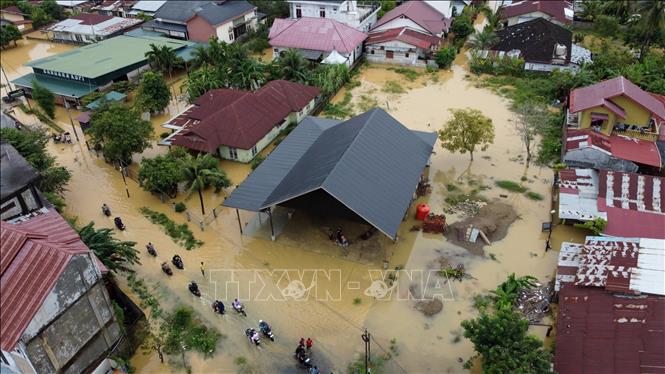 Cảnh ngập lụt sau những trận mưa lớn tại tỉnh Aceh, Indonesia. Ảnh: THX/TTXVN