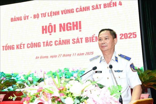 Thiếu tướng Nguyễn Văn Dũng, Bí thư Đảng ủy - Chính ủy Bộ Tư lệnh Vùng quán triệt, triển khai Nghị quyết lãnh đạo thực hiện nhiệm vụ năm 2026 của Đảng ủy Vùng. Ảnh: TTXVN phát