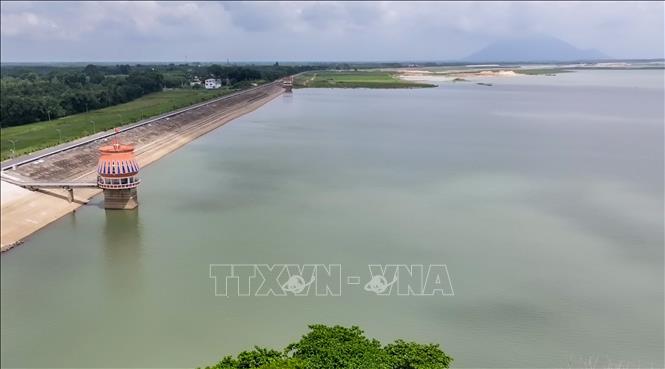 Hồ Dầu Tiếng là công trình thủy lợi quan trọng đặc biệt liên quan đến an ninh quốc gia. Ảnh: Giang Phương - TTXVN
