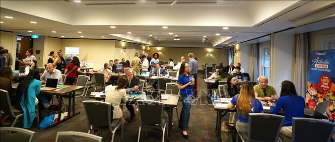 Các doanh nghiệp Việt Nam và Australia trao đổi cơ hội hợp tác trong lĩnh vực du lịch. Ảnh: Lê Đạt - PV TTXVN tại Australia