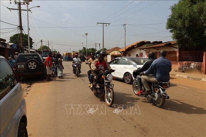 Quang cảnh một tuyến phố ở Bissau, Guinea-Bissau ngày 26/11/2025. Ảnh: THX/TTXVN