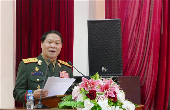 Tướng Vongsone Inpanphim, Thứ trưởng Bộ Quốc phòng, Chủ nhiệm Tổng cục Chính trị Quân đội nhân dân Lào, phát biểu tại buổi lễ. Ảnh: Xuân Tú - PV TTXVN tại Lào