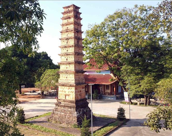 Tháp Bình Sơn từng được người Pháp ca ngợi là một trong những tòa tháp đẹp nhất Bắc Kỳ. Ảnh: Hoàng Hùng -TTXVN