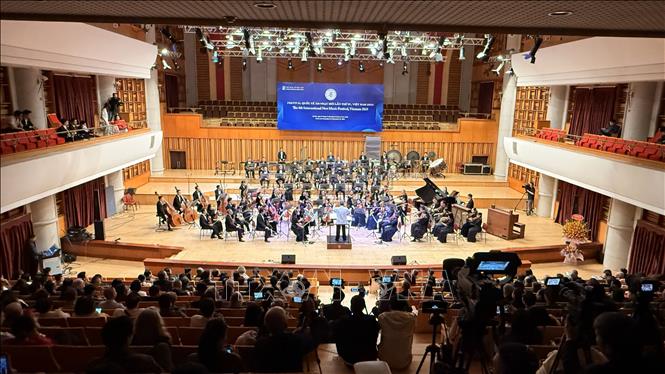 Biểu diễn hòa nhạc giao hưởng trong Festival quốc tế Âm nhạc mới Á – Âu lần thứ IV, năm 2025. Ảnh: Ngọc Bích – TTXVN