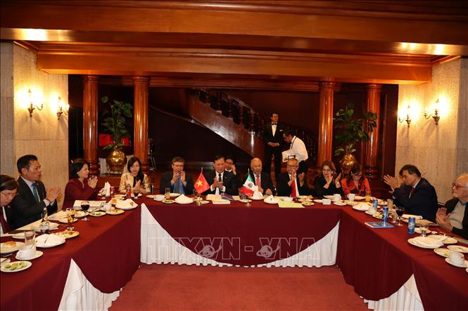 Quang cảnh buổi làm việc giữa đoàn công tác và lãnh đạo Đảng Lao động Mexico (PT) tại thủ đô Mexico City, Mexico. Ảnh: Phi Hùng - PV TTXVN tại Mexico