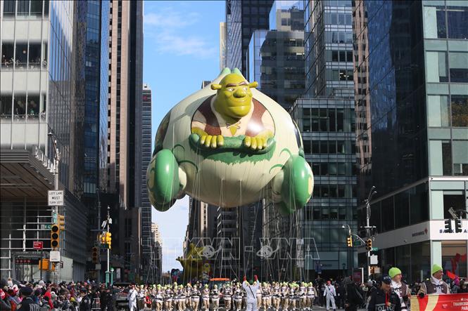 Bóng bay khổng lồ tại cuộc diễu hành đón lễ Tạ ơn ở New York, Mỹ, ngày 27/11/2025. Ảnh: THX/TTXVN