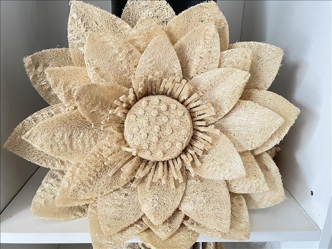 A lotus made from loofah fibres. VNA Photo: Hồng Nhung