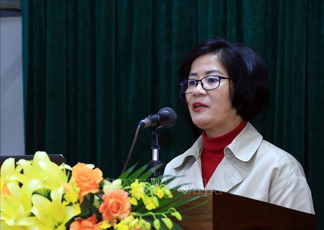 PGS.TS Phạm Thị Túy, Phó Viện trưởng Viện Kinh tế chính trị học, học viện Chính trị Quốc gia Hồ Chí Minh trình bày tham luận tại hội thảo. Ảnh: Tuấn Anh - TTXVN