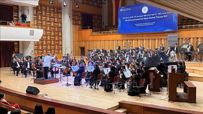 The opening ceremony features a series of notable performances, including the ballet suite Wild Rose and variations on the theme of Sisa. VNA Photo: Ngọc Bích 