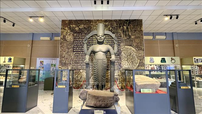 Khu trưng bày các bảo vật Quốc gia thuộc văn hoá Óc Eo. Ảnh: Thanh Sang - TTXVN