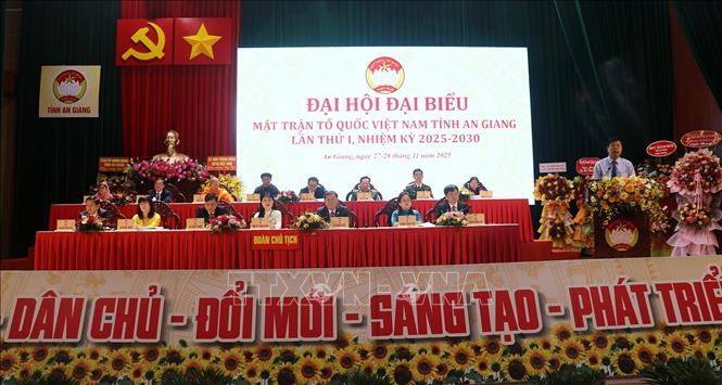 Đoàn Chủ tịch điều hành Đại hội. Ảnh: Lê Huy Hải - TTXVN