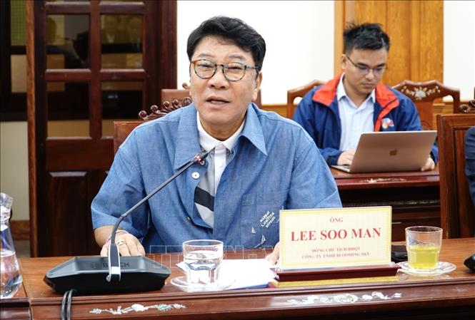 Đồng chủ tịch HĐQT Công ty TNHH Blooming sky, ông Lee Soo Man, phát biểu tại buổi làm việc. Ảnh: Sỹ Thắng -TTXVN