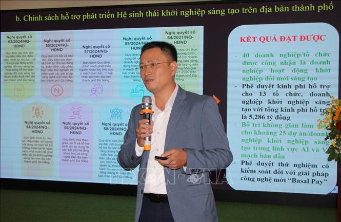 Diễn giả trình bày tham luận. Ảnh: Nguyễn Hằng - TTVXN