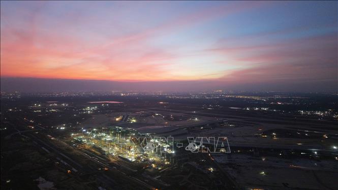 Quang cảnh sân bay Long Thành lúc chạng vạng tối 27/11/2025. Ảnh: Công Phong - TTXVN