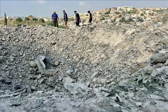 Ngày 27/11/2025, Lực lượng Phòng vệ Israel (IDF) xác nhận đã tiến hành đợt không kích mới nhằm vào các mục tiêu của lực lượng Hezbollah tại nhiều khu vực ở miền Nam Liban, đồng thời cho biết các cuộc tấn công đã đánh trúng các bãi phóng rocket, kho vũ khí và các tiền đồn quân sự của nhóm vũ trang này. Ảnh: THX/TTXVN