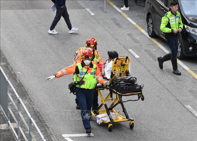 Ít nhất 128 người đã thiệt mạng và 76 người bị thương trong vụ hỏa hoạn nghiêm trọng tại khu tổ hợp Wang Fuk Court ở quận Tai Po, Hong Kong (Trung Quốc) ngày 26/11/2025. Theo kết quả điều tra sơ bộ, nhà chức trách đã xác định việc sử dụng vật liệu dễ cháy nổ là nguyên nhân chính khiến ngọn lửa lan nhanh và gây thiệt hại lớn. Ảnh: THX/TTXVN