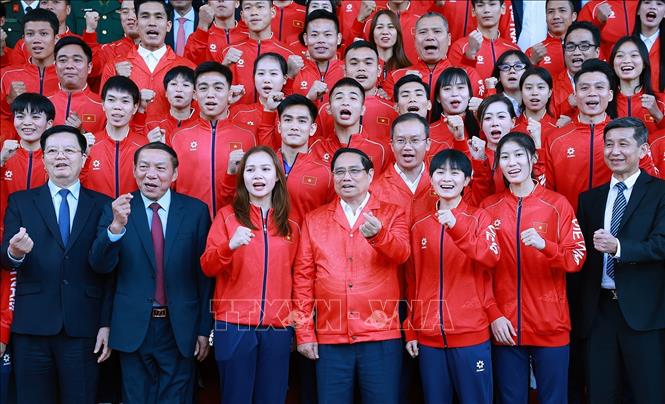 Thủ tướng Phạm Minh Chính với các vận động viên, huấn luyện viên và các chuyên gia Đoàn thể thao Việt Nam tham dự SEA Games 33. Ảnh: Dương Giang-TTXVN
