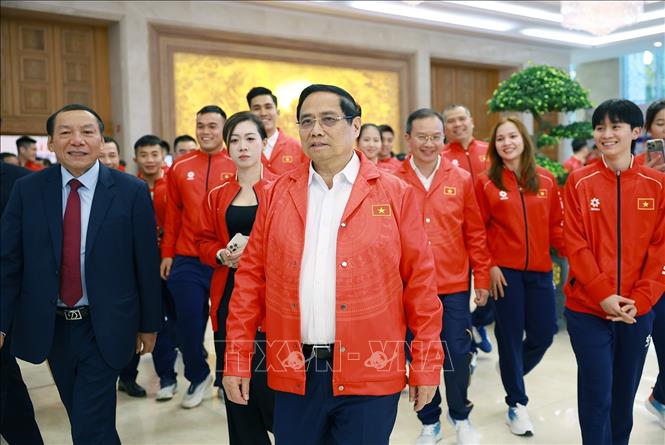 Thủ tướng Phạm Minh Chính với các vận động viên, huấn luyện viên và các chuyên gia Đoàn thể thao Việt Nam tham dự SEA Games 33. Ảnh: Dương Giang-TTXVN
