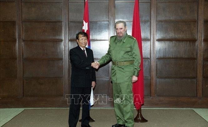 Chủ tịch nước Trần Đức Lương gặp Chủ tịch Fidel Castro trong chuyến thăm hữu nghị chính thức Cuba, ngày 9/4/2000. Ảnh: Trọng Nghiệp - TTXVN